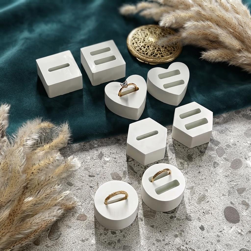 Présentoirs à bagues, formes diverses, cadeaux magnifiques, fabriqués sur mesure sur commande.