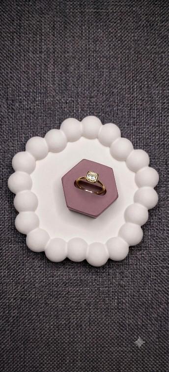 Présentoirs à bagues, formes diverses, cadeaux magnifiques, fabriqués sur mesure sur commande.